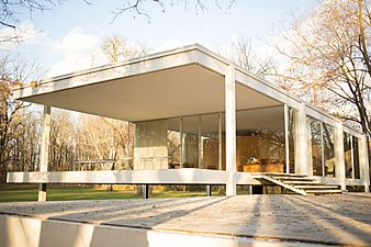 Farnsworth House by Mies Van Der Rohe - porch
