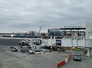 New Concourse D, under construction, at LaGuardia Airport in Queens, New York (cropped)