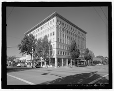 PERSPECTIVE VIEW OF THE C. 1925 HOTEL BENTON, LOCATED AT 408 MONROE AVENUE, VIEW LOOKING SOUTHWEST. - Corvallis Downtown Historic District, Bounded by First and Sixth Streets, Van Buren HABS OR-183-83
