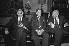 Premier Den Uyl (rechts) ontvangt op Catshuis bondskanselier Schmidt , links min, Bestanddeelnr 927-5566