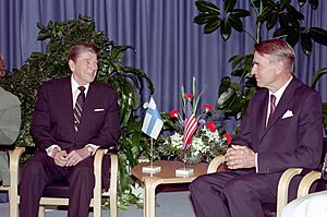 President Ronald Reagan meeting with President Mauno Koivisto