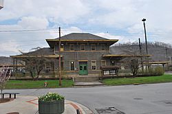 Ronceverte Depot, April 2009
