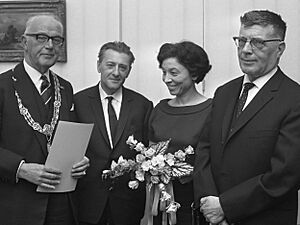 Burgemeester Kolfschoten, Louis Paul Boon, Hanny Michaelis en Jacques Presser (1967)