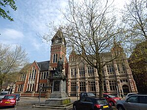 Burton upon Trent Town Hall - King Edwards Place, Burton upon Trent - Statue of Michael Arthur Bass (26623664640)