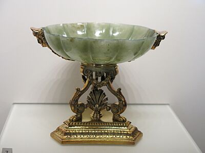 Coupe en jade (Louvre, MR 465)