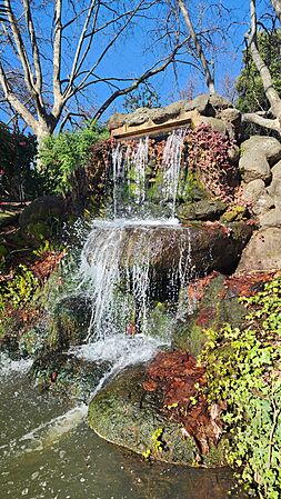 Lake Waterfall, Queen Victoria Memorial