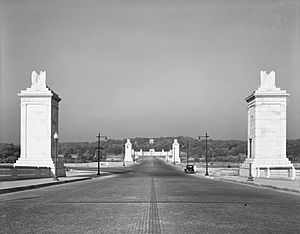 Looking W across Columbia Island down Memorial Drive at Arlington National Cemetery - 1930s