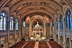 Nave and altar, St. Mary's Basilica, Minneapolis 2017-07-11 - 1