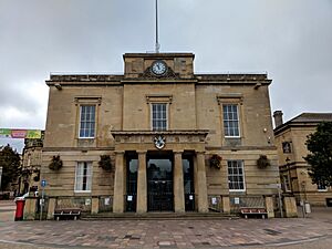 The Old Town Hall And Attached Piers And Railings, Mansfield, Nottinghamshire (1)