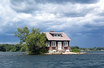 Thousand Islands single house.jpg