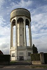 Water tower, Park Lane - geograph.org.uk - 2713746