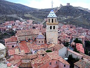 Albarracín - Catedaral y murallas.jpg