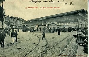 DUPUY PILS 55 - ANGOULEME - La Place des Halles centrales