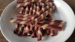 Filipino chocolate-filled barquillos 01