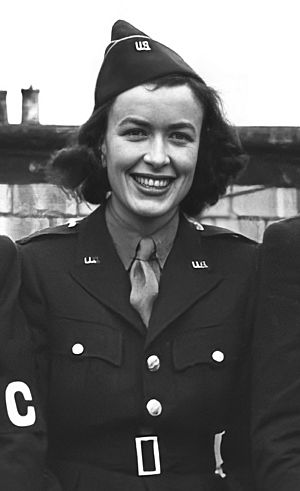 Kathleen Harriman wore a uniform when she was a war correspondent -b