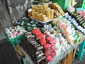 Kue-kue basah Pasar Bulu Semarang