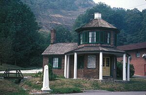LA VALE TOLLGATE HOUSE