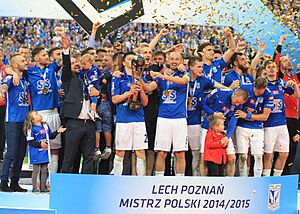 Lech Poznań Mistrz Polski 2014-15 Trofeum (cropped)