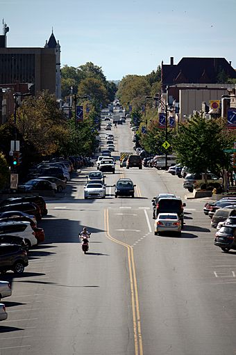 Massachusetts Street in downtown Lawrence, Kansas.jpg