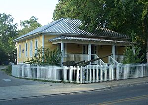 Tallahassee FL Woman's Working Band House01