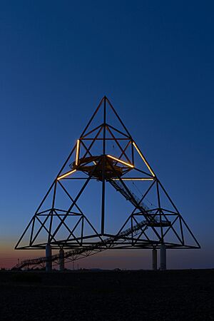 Tetraeder zur blauen Stunde, Bottrop (NRW, DE) – BBF 02 1II 0402, Anil Öztas