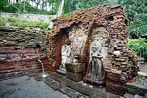 041 Fountain Figures, Candi Belahan (25543837107)