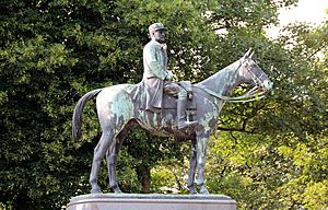 0 Statue équestre du Maréchal Foch - Cassel (Nord) 1