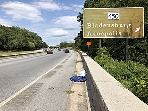 2019-09-08 13 54 30 View south along Maryland State Route 295 (Baltimore-Washington Parkway) at the exit for Maryland State Route 450 (Bladensburg, Annapolis) in Landover, Prince George's County, Maryland