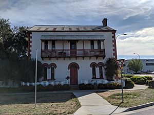 Byrnes Mill and Millhouse front, Queanbeyan.jpg