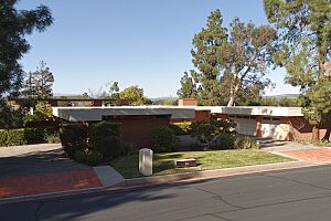 Case Study House No. 28 street view 2015-03-06