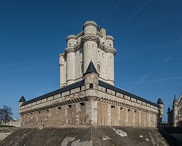Donjon of Château de Vincennes, South-West View 140308 1