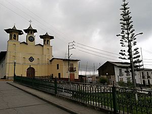 Iglesia Matriz de San Pablo i la plaza de Armas del poble02.jpg