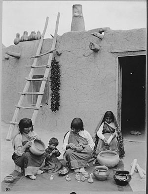 Indians of Santa Clara Pueblo, New Mexico, making pottery, 1916 - NARA - 519165