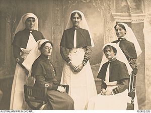 Matron Ethel Gray and nurses, 1915