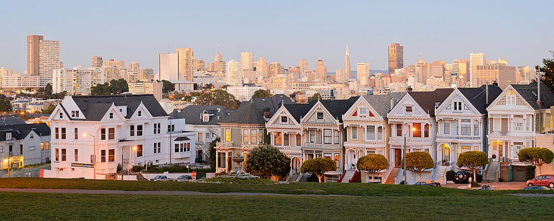 Painted Ladies San Francisco January 2013 panorama 2