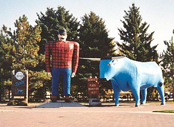 Paul Bunyan and Babe statues Bemidji Minnesota crop.JPG