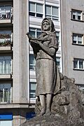 Pontevedra 42, Monumento á muller do emigrante, Avda. Corvaceiras 01-03b