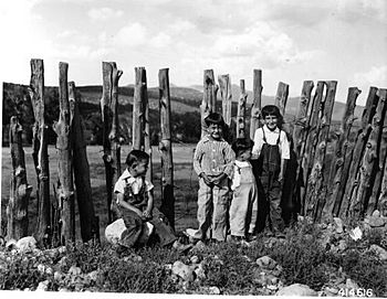 Rio Hondo kids, 1941.jpg