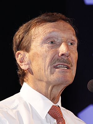 Rolf Zinkernagel Erudite Conclave medical college trivandrum (3x4 cropped).jpg