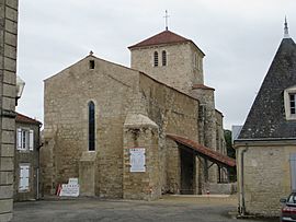 Saint-Martin-Lars en Sainte-Hermine - L'église.jpg
