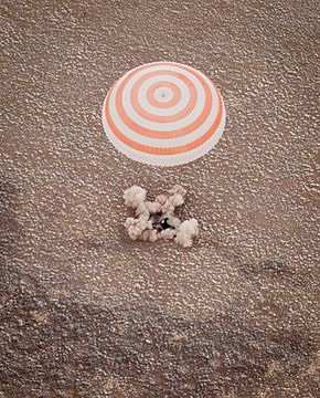 Soyuz TMA-19 landing