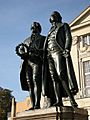 Weimar - Goethe und Schiller Statuen am Theaterplatz