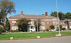 Welwyn mansion in Welwyn Preserve.JPG