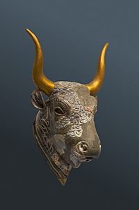 Zakros bull's head rhyton archnmus Heraklion