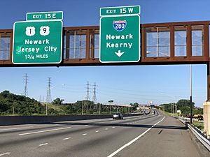 2020-07-12 08 24 52 View south along Interstate 95 (New Jersey Turnpike Eastern Spur) at Exit 15W (Interstate 280, Newark, Kearny) in Kearny, Hudson County, New Jersey