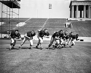 8X10A 1961 Chicago Bears o-line practice 1