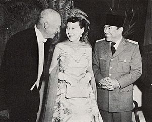 Dwight Eisenhower, Mamie Eisenhower, and Sukarno, Presiden Soekarno di Amerika Serikat, p18