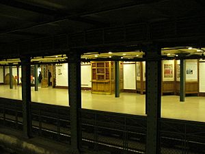 Estação do metrô - linha 1 (1503636004)