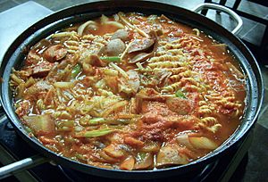 Korean.cuisine-Budae.jjigae-01.jpg