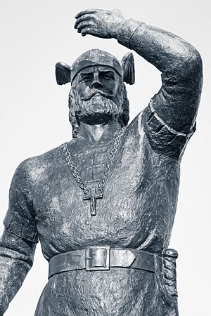Leif Erikson Statue, Duluth (15290644106).jpg